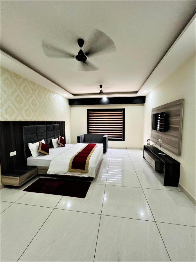 Hotel Blue Pine Haridwār Exteriér fotografie