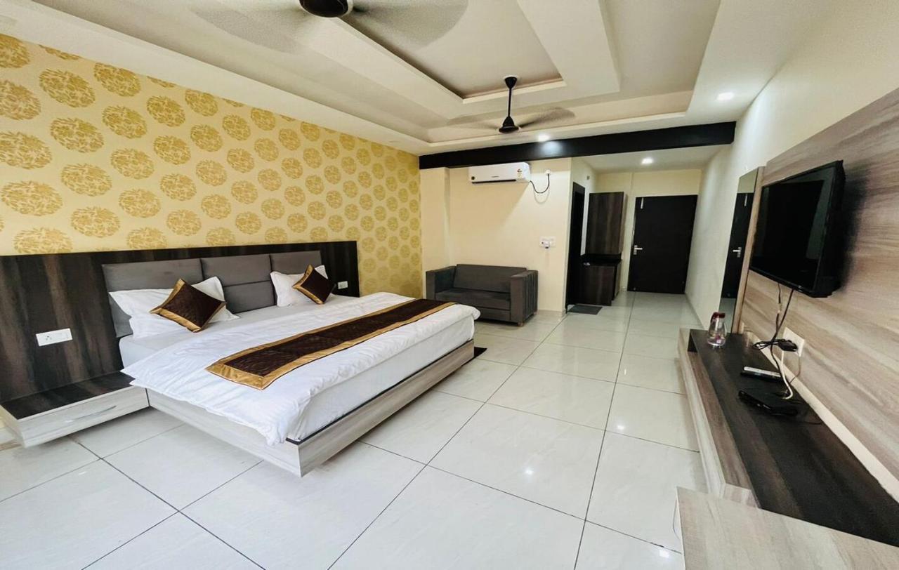 Hotel Blue Pine Haridwār Exteriér fotografie